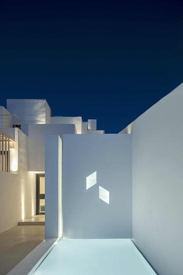 Cubic Mykonos Seafront Design Suites Орнос Екстериор снимка